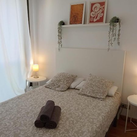Private Rooms Near Las Ramblas Barcelona Kültér fotó