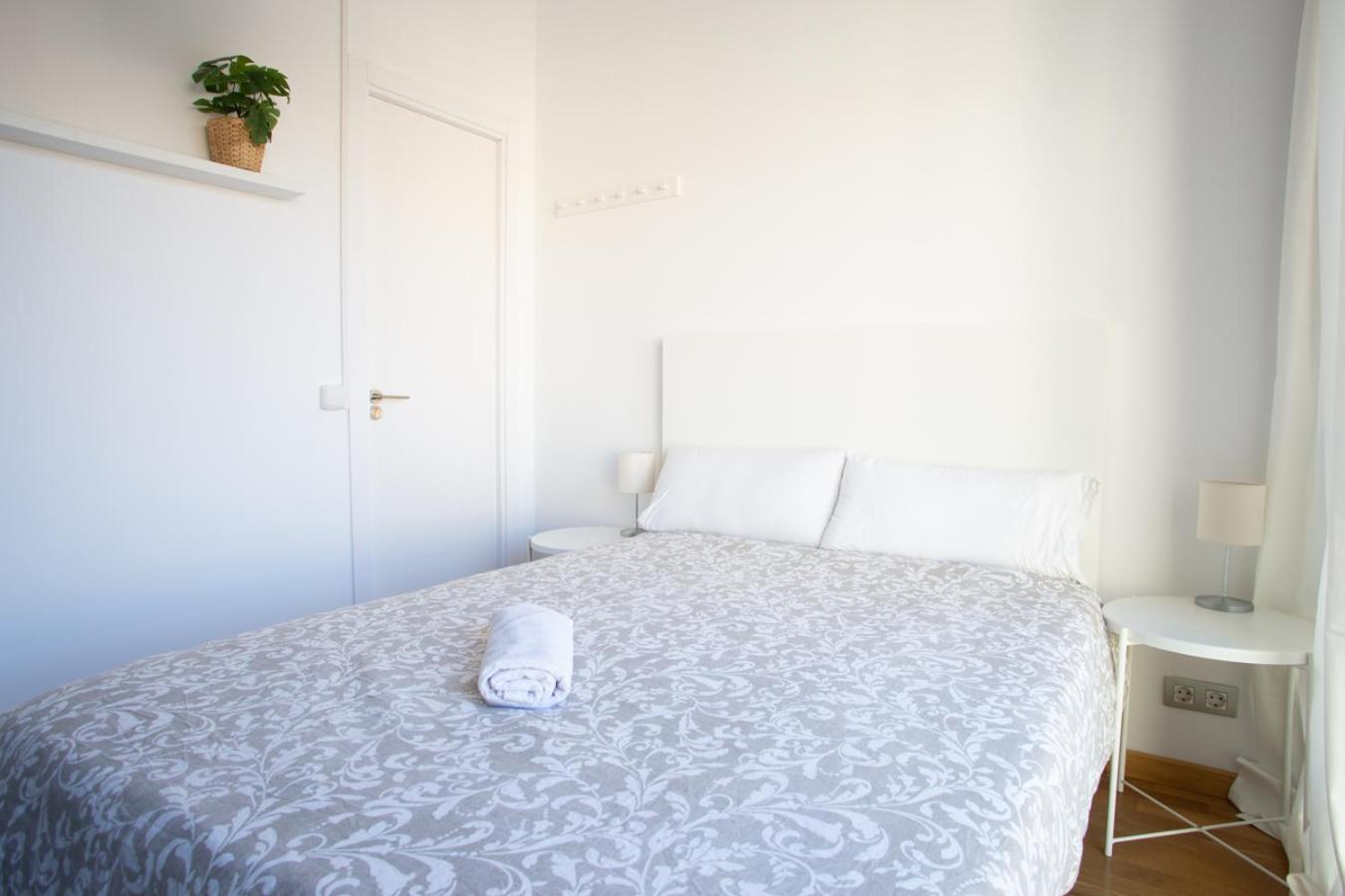 Private Rooms Near Las Ramblas Barcelona Kültér fotó